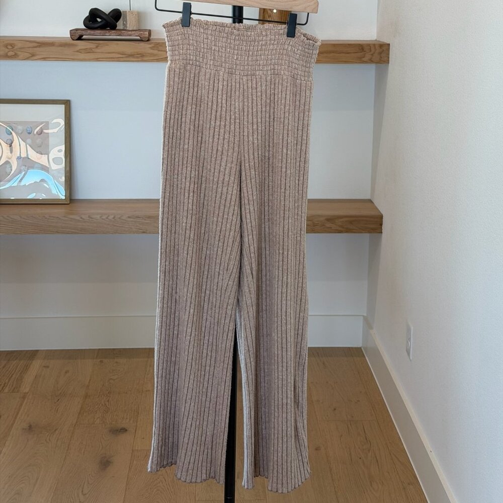 Z Supply Dawn Smocked Rib Pant - Iced Coffee - S